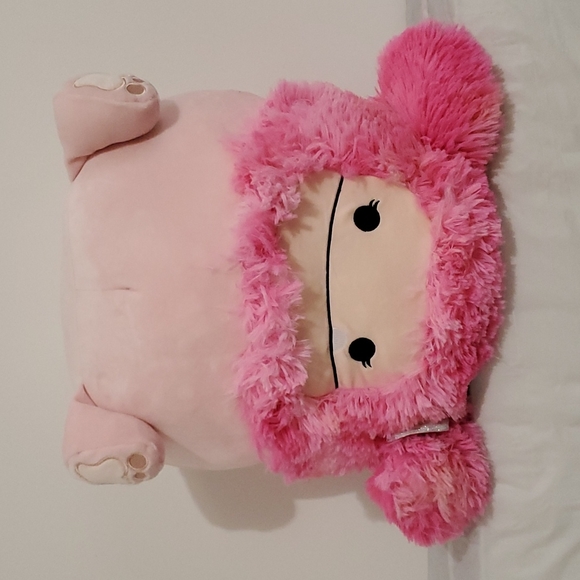 BNWT Caparinne Bow Bigfoot Squishmallow - Picture 3 of 9